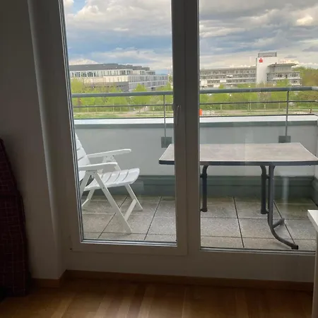 Apartman Mit Balkon In Neuer, Heller Penthouse